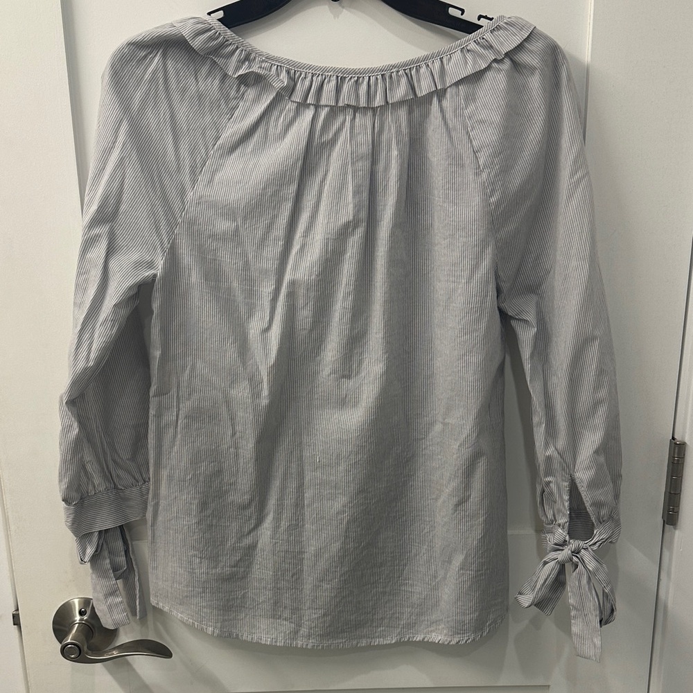 Sweet Wanderer Gray Blouse with Black Floral Embroidery - Picture 4 of 4